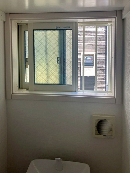 足立区内窓追加工事｜before｜トイレ