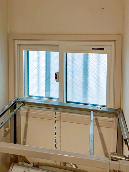 足立区内窓追加工事｜after｜乾燥機後方