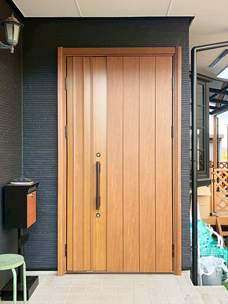 東京都内戸建玄関ドア交換・内窓リフォーム｜防音、仕上がりともに満足しています