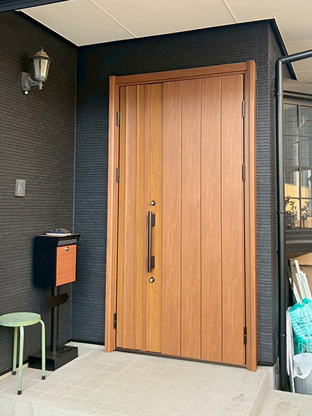 施工事例｜東京都内戸建玄関ドア交換｜ドアリモ｜カバー工法
