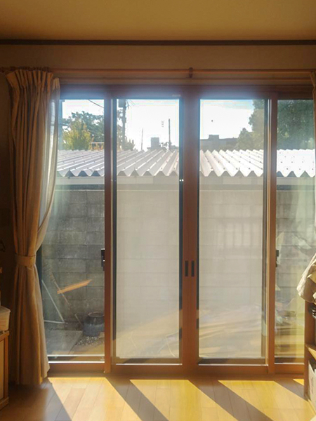 埼玉県草加市大規模リフォーム｜内窓設置と共に勝手口交換・電動シャッターも設置