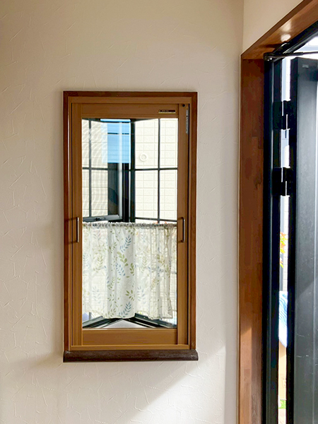 施工事例｜東京都内戸建内窓リフォーム｜プラマードU｜玄関横
