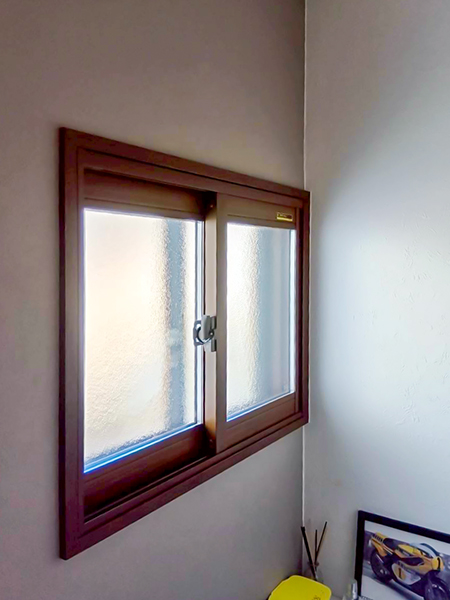 ２階トイレ｜施工事例｜埼玉県川口市内窓リフォーム｜断熱・防寒・防音対策で2階の窓に内窓設置希望