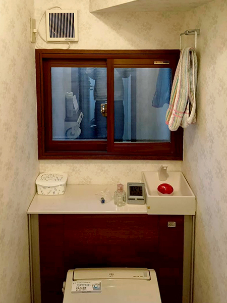 １階トイレ｜施工事例｜埼玉県川口市内窓リフォーム｜断熱・防寒・防音対策で2階の窓に内窓設置希望