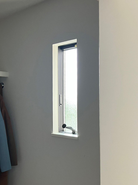 内窓設置-草加市|工事前-ウォークインクローゼット