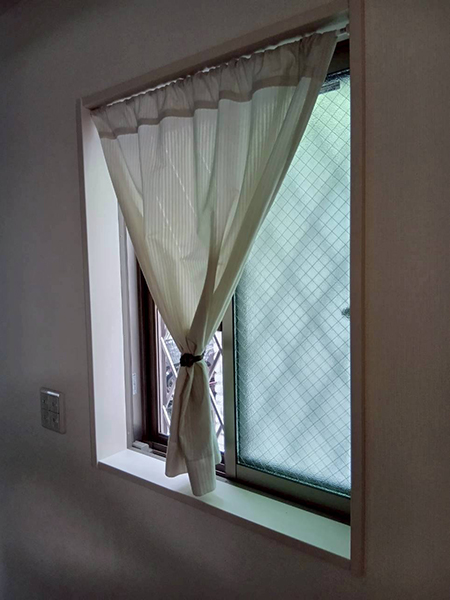 玄関|工事前|東京都中野区内窓リフォーム|国や都の補助金を利用し二重窓で断熱と防音対策