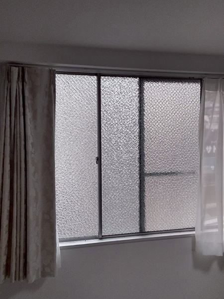 工事前｜都内マンション内窓リフォーム-腰窓