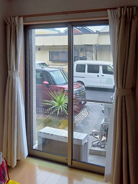 埼玉県越谷市内窓(二重窓)リフォーム工事前｜リビング脇掃出し