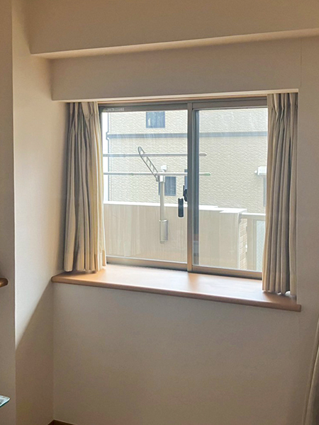 工事前-埼玉県川口市内窓設置-マンションリビング腰窓