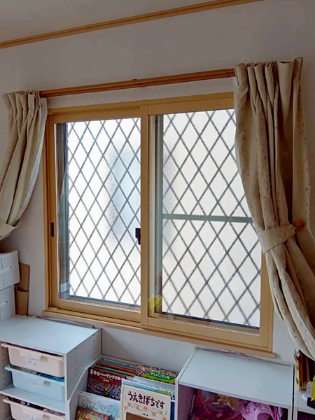 埼玉県越谷市内窓(二重窓)リフォーム｜リビング脇引違い窓