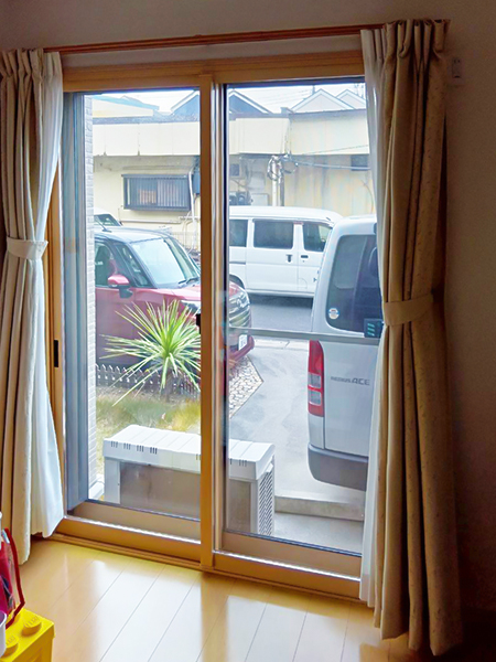 埼玉県越谷市内窓(二重窓)リフォーム｜リビング脇掃出し