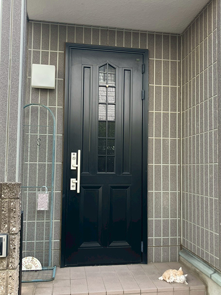 玄関ドアリフォーム|工事前|さいたま市|昨年に続き、今年も依頼をいただきました