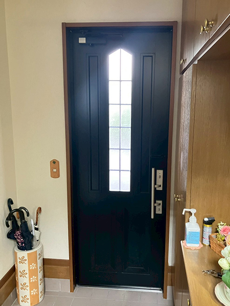 玄関ドアリフォーム室内側|工事前|さいたま市|昨年に続き、今年も依頼をいただきました