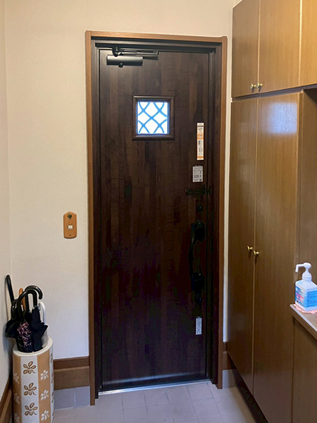 玄関ドア室内側|施工事例|さいたま市|昨年に続き、今年も工事依頼をいただきました