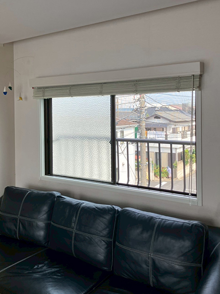 川口市断熱窓交換リフォーム前｜ソファ後方