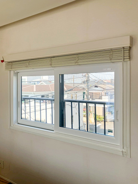 川口市断熱窓交換リフォーム施工後｜ソファ後方