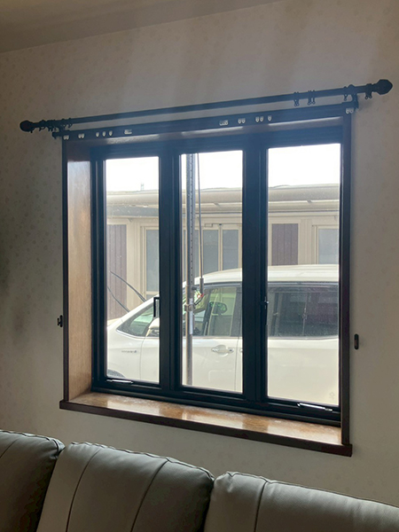 埼玉県白岡市内窓リフォーム|工事前-リビング出窓左