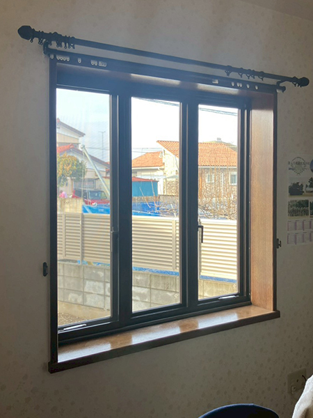 埼玉県白岡市内窓リフォーム|工事前-リビング出窓右